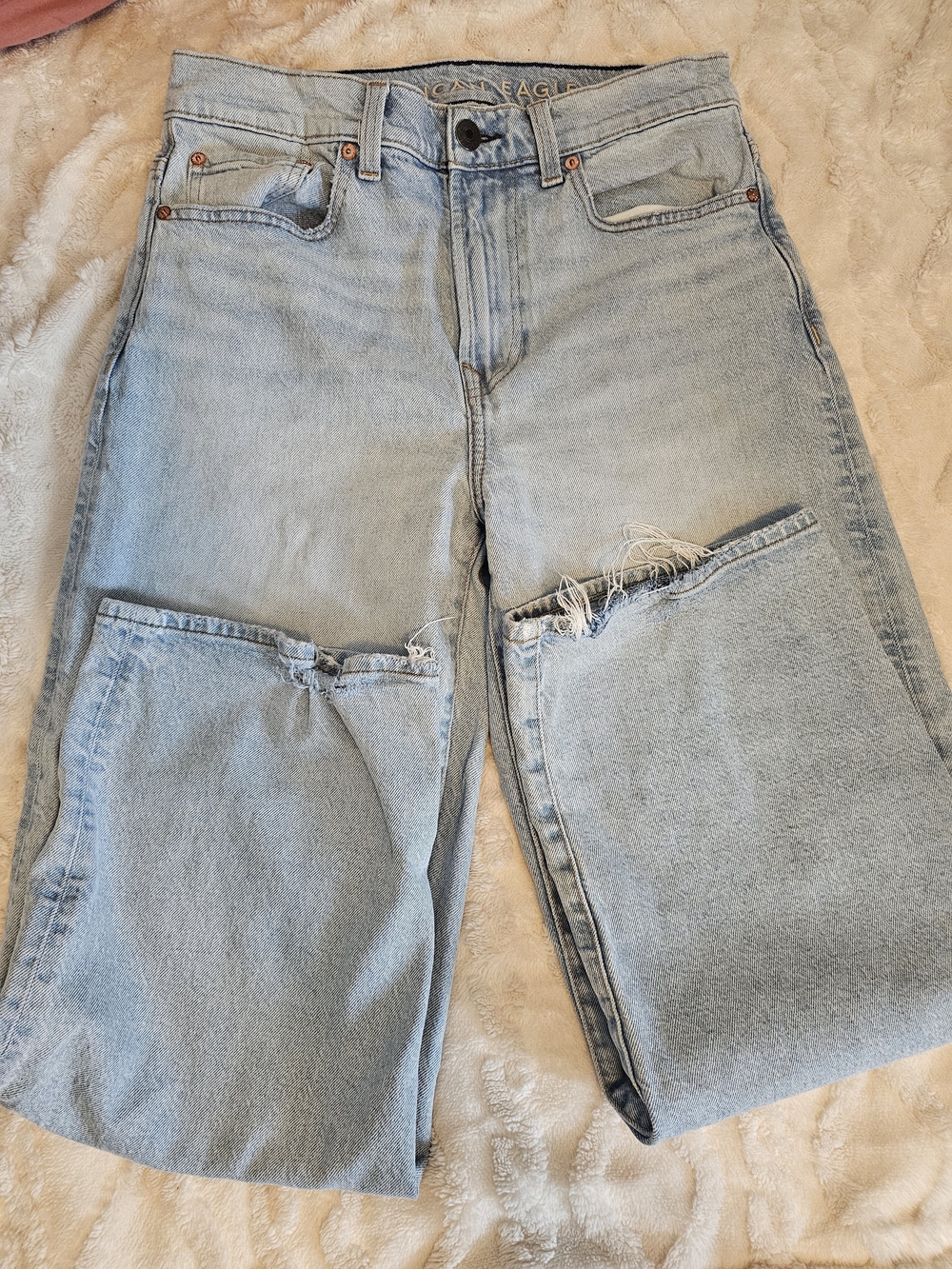 American Eagle Outfitters Light Blue Distressed Men’s Jeans
